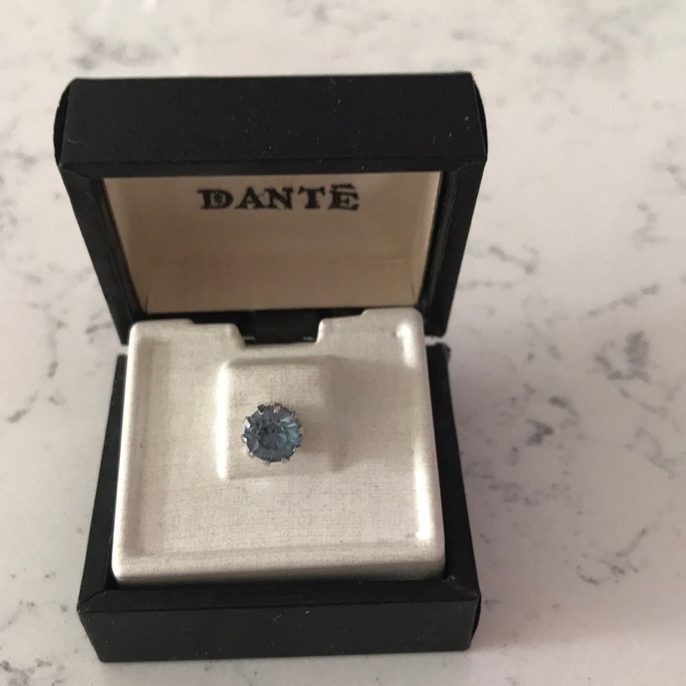 🎉5for$25.00Men’s tie clip aquamarine and silver.